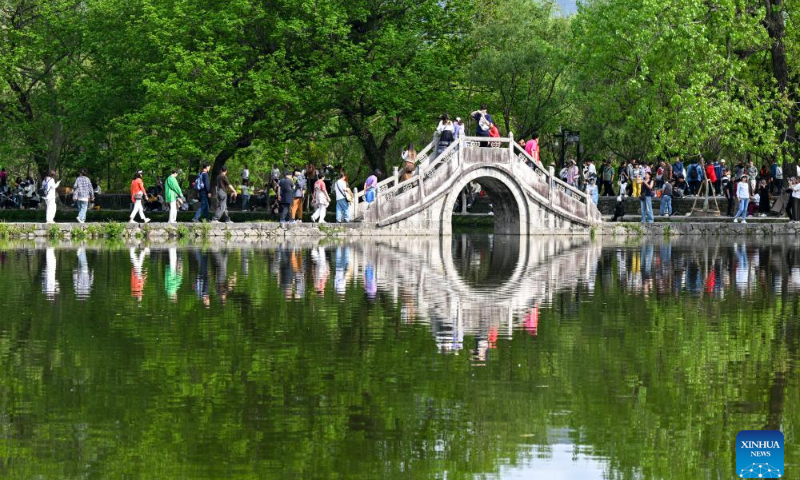 Tourists enjoy the scenery in Hongcun Village of Yixian County, Huangshan City, east China's Anhui Province, April 17, 2025. (Xinhua/Cai Xiangxin)