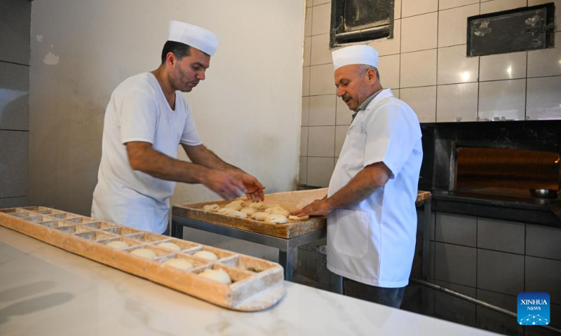 Chefs make pides at a restaurant in Bursa, Türkiye, April 17, 2025. Pide is a traditional Turkish dish that originated in the Black Sea region and is now popular throughout Türkiye. It is usually flat and narrow in shape, with meat, cheese, vegetables and other fillings baked in a stove. (Xinhua/Liu Lei)