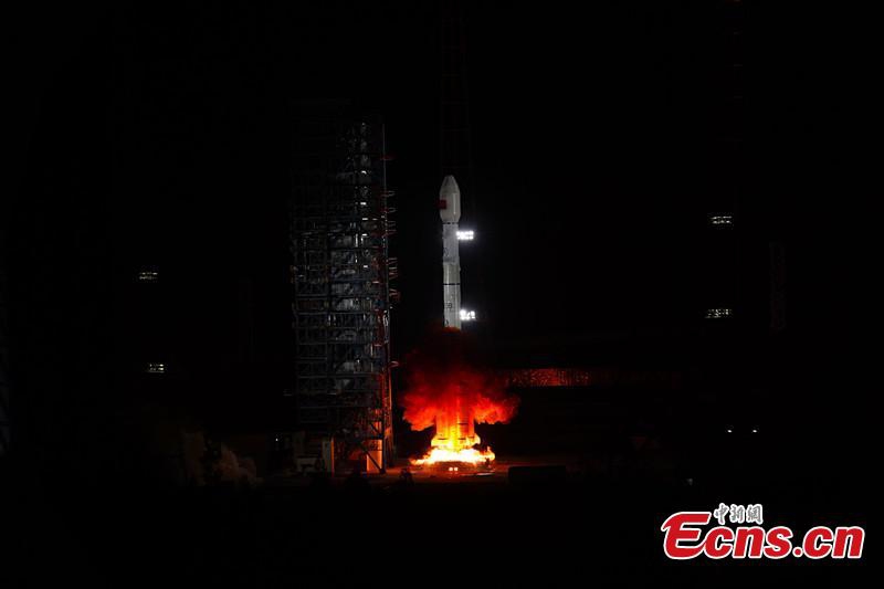 A Long March-3B carrier rocket carrying the Tianlian II-04 satellite blasts off from the Xichang Satellite Launch Center in southwest China's Sichuan Province, March 26, 2025. (Photo: China News Service)