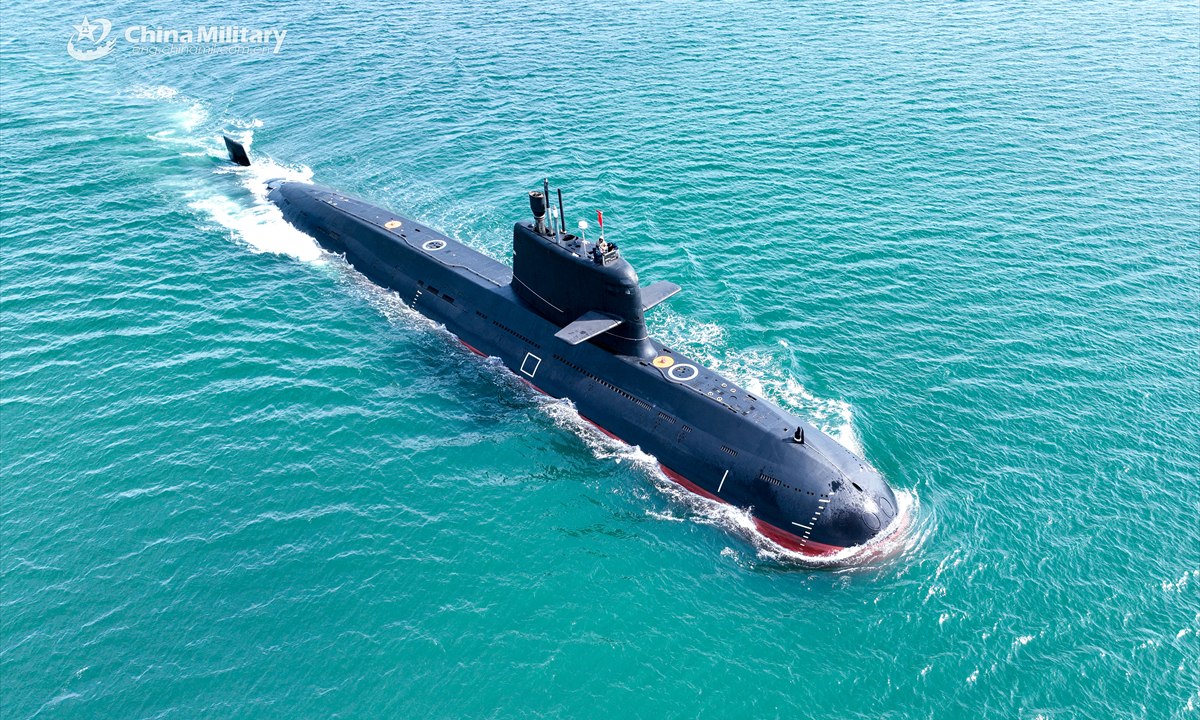 Submarine sails in silence - Global Times