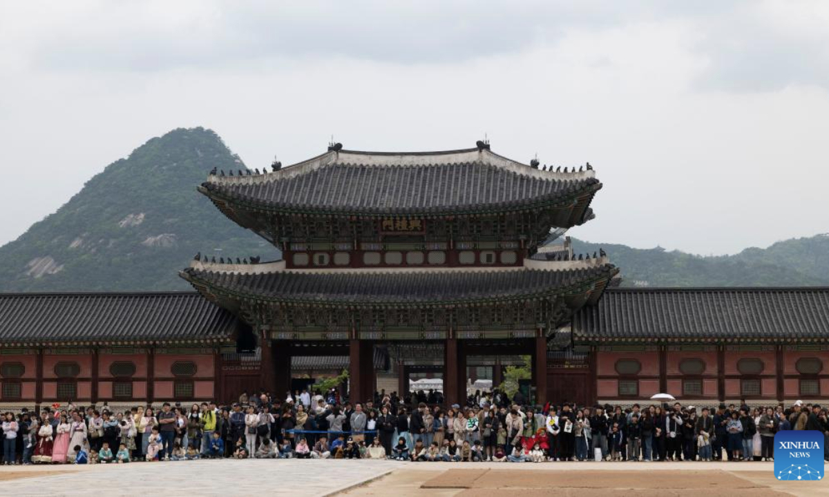 Tourists watch a cultural performance at Gyeongbokgung Palace in Seoul, South Korea, May 5, 2025. (Photo by Jun Hyosang/Xinhua)