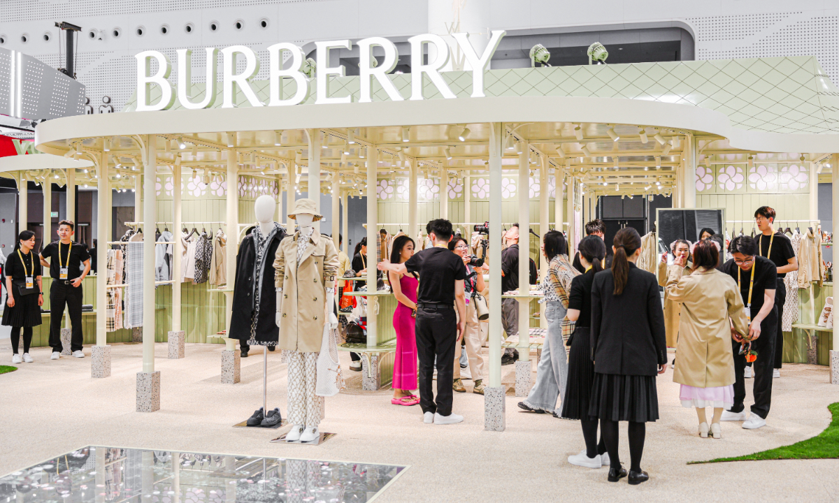 Visitors select clothing at Burberry's booth at the 2025 China International Consumer Products Expo in South China's Hainan Province, April 13, 2025. Photo: Courtesy of Burberry