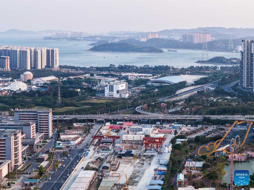 This photo taken on March 25, 2025 shows the construction site of the Shantou Bay undersea tunnel in Shantou City, south China's Guangdong Province. The Shantou Bay undersea tunnel, the world's first single-hole double-track undersea tunnel with a designed speed of 350 km per hour, was broken through on Wednesday. The 9,781-meter-long tunnel is a project of the Shantou-Shanwei high-speed railway. (Photo: Xinhua)