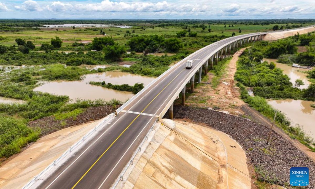 An aerial drone photo taken on July 14, 2024 shows the National Road 71C in Tbong Khmum province, Cambodia.

Cambodia on Saturday inaugurated the China-funded National Road 71C, connecting the eastern Tbong Khmum province with the southeastern Kampong Cham province, for economic boom in the country.(Photo by Nitola/Xinhua)