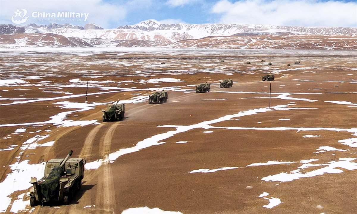 PCL-181 wheeled self-propelled howitzers attached to a regiment under the Chinese PLA Army maneuver in formation during a live-fire shooting training exercise on April 7, 2025. (Photo：eng.chinamil.com.cn)