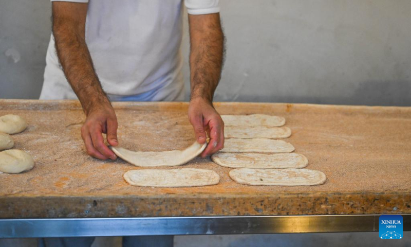 A chef makes pides at a restaurant in Bursa, Türkiye, April 17, 2025. Pide is a traditional Turkish dish that originated in the Black Sea region and is now popular throughout Türkiye. It is usually flat and narrow in shape, with meat, cheese, vegetables and other fillings baked in a stove. (Xinhua/Liu Lei)