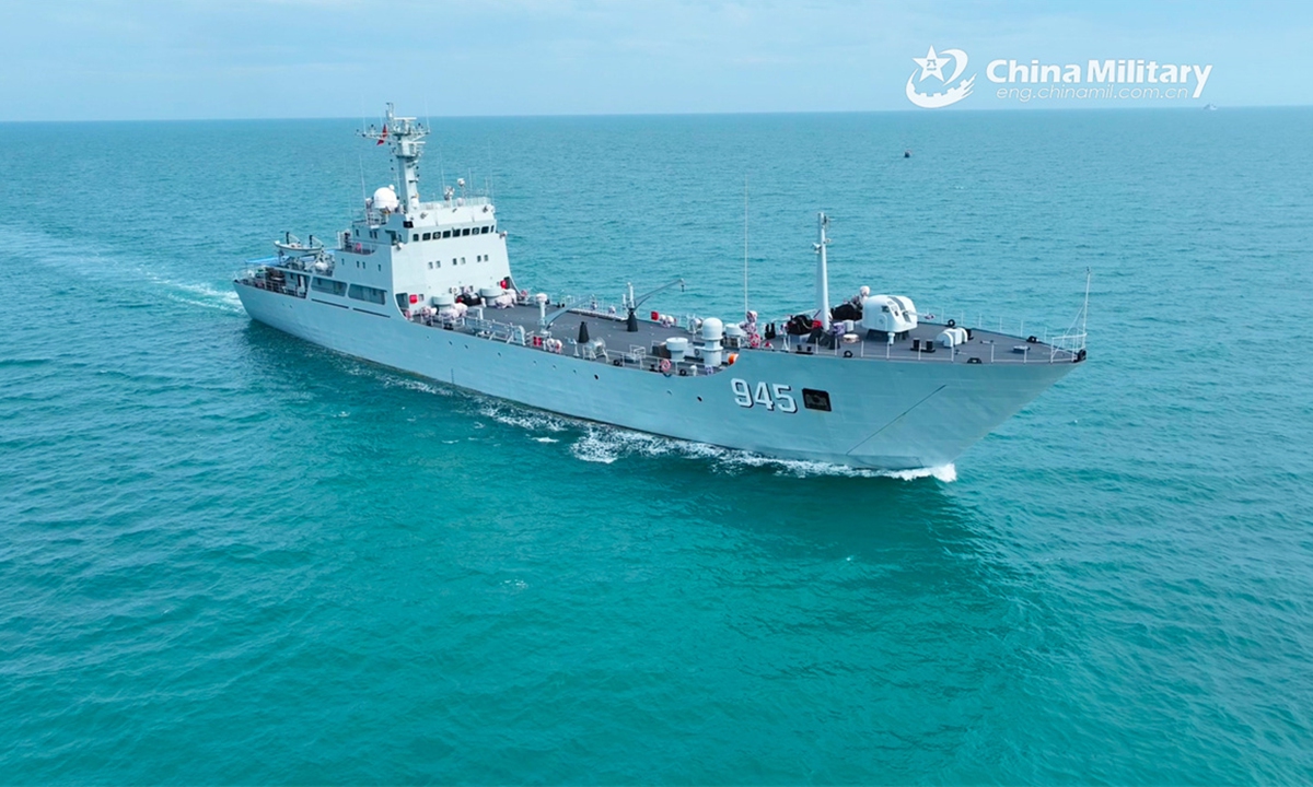 The medium landing ship Huashan (Hull 945) attached to a naval service ship group under the Chinese PLA Southern Theater Command dashes towards the beachhead during a maritime combat training exercise in the South China Sea in early March, 2025. (Photo: eng.chinamil.com.cn)