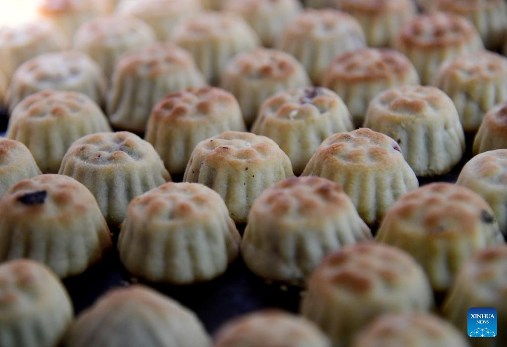 Maamoul cookies, a traditional treat for Eid al-Fitr, are seen at a pastry shop in Damascus, Syria, on March 27, 2025. As Eid al-Fitr approaches, bakeries across Damascus are busy preparing maamoul and other confections made with wheat flour and stuffed with pistachios, walnuts or dates. (Photo: Xinhua)