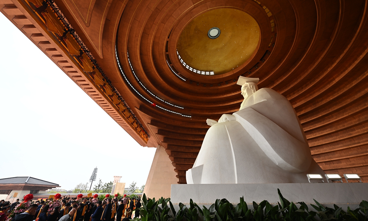 People attend a worship ceremony to mark the country's legendary ancestor Huangdi, or the Yellow Emperor, on March 31, 2025 in Zhengzhou, Central China's Henan Province. The Yellow Emperor is recognized as the cultural ancestor of the Chinese nation, with his mausoleum serving as a spiritual symbol of Chinese civilization. Photo: VCG