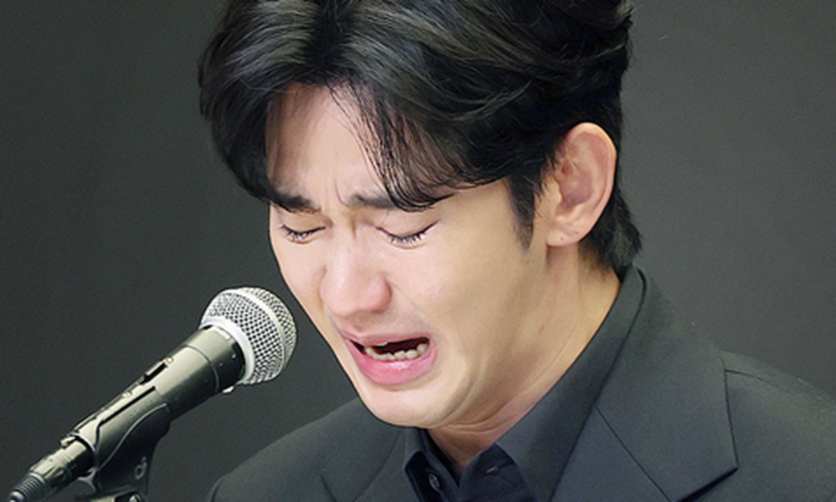 Actor Kim Soo-hyun speaks during a press conference at a hotel in Seoul on March 31, addressing allegations regarding his past relationship with the late actress Kim Sae-ron when she was a minor. Photo: News1