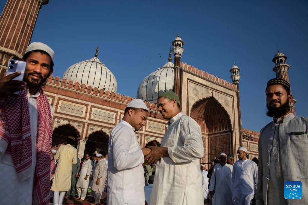 People greet each other to celebrate Eid al-Fitr at Jama Masjid (grand mosque) in New Delhi, India, March 31, 2025. (Photo: Xinhua)