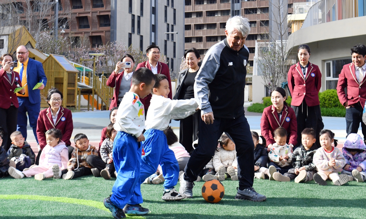 Bora Milutinovic, former coach of the Chinese national football team, plays football with kids in the Xiong'an New Area, North China's Hebei Province on April 1, 2025. The Serbian remains a beloved figure among Chinese football fans, who still appreciate his role in guiding China to its only World Cup appearance in 2002. Photo: VCG