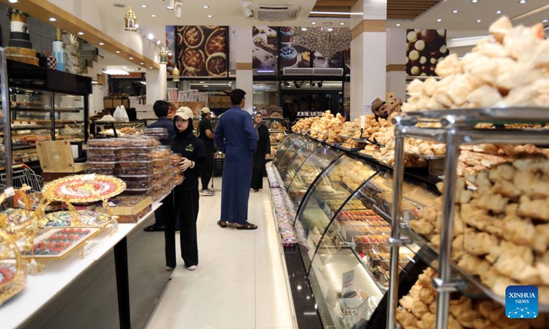 People buy traditional sweets at a store ahead of Eid al-Fitr, which marks the end of the Islamic holy fasting month of Ramadan, in Baghdad, Iraq, March 30, 2025. (Photo: Xinhua)