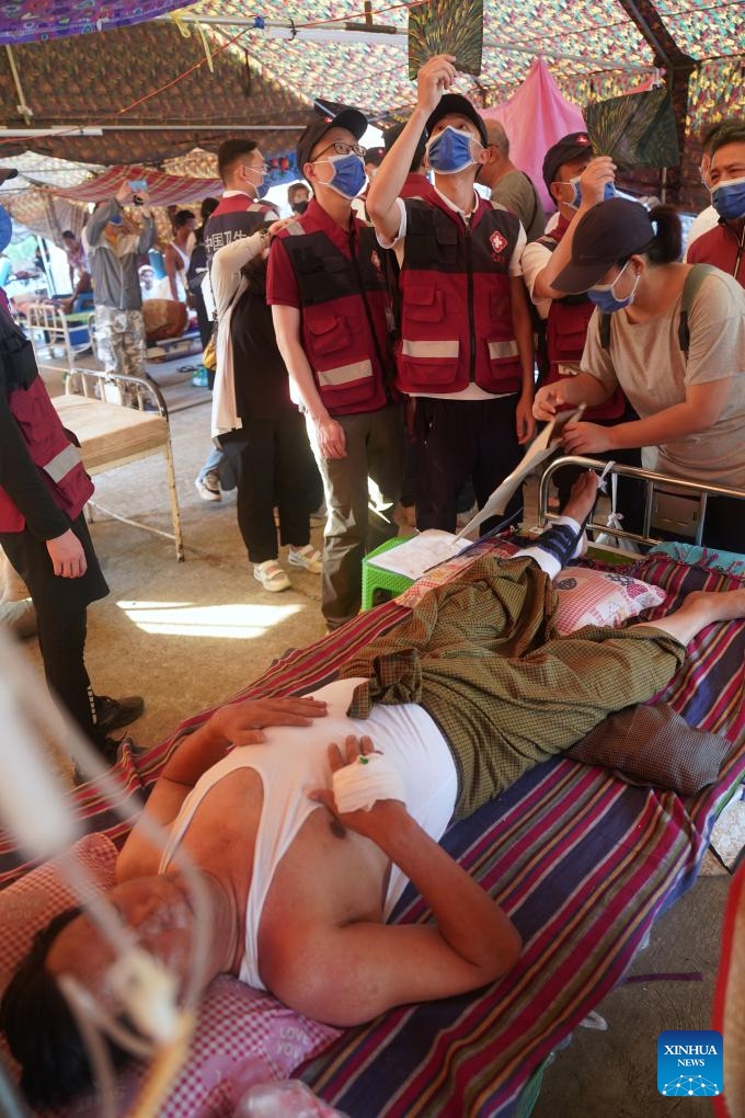Experts of a rescue and medical team from China's Yunnan Province check the patients at a hospital in Nay Pyi Taw, Myanmar, March 31, 2025. (Photo: Xinhua)