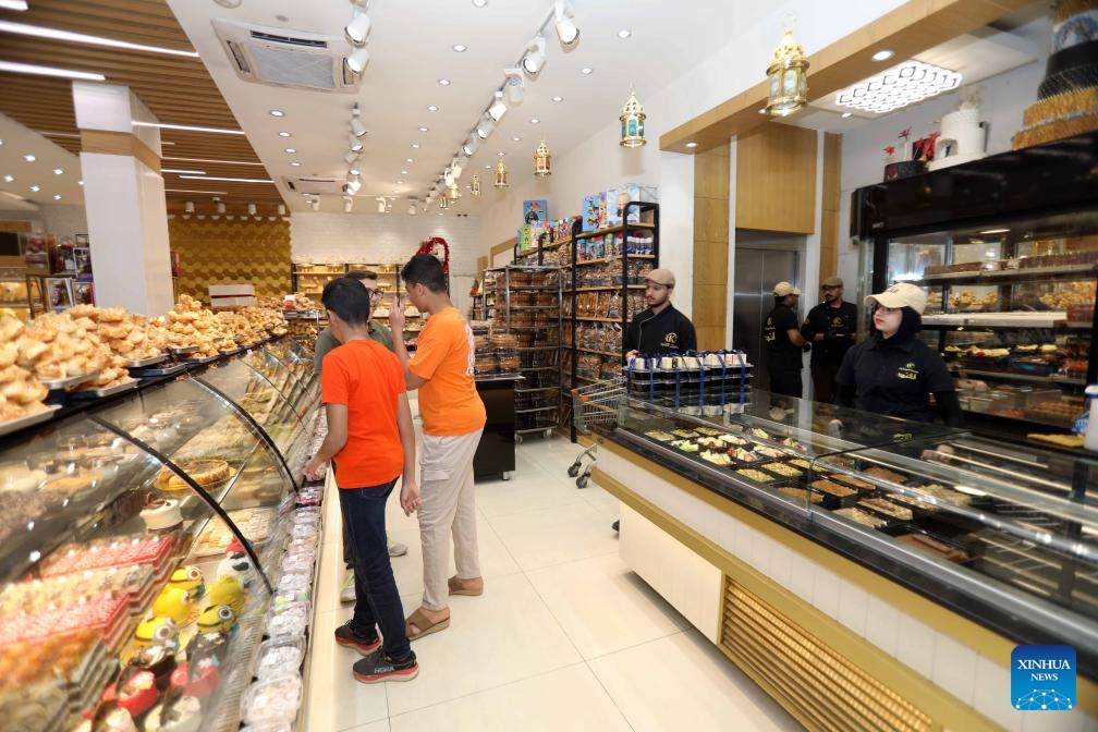 People buy traditional sweets at a store ahead of Eid al-Fitr, which marks the end of the Islamic holy fasting month of Ramadan, in Baghdad, Iraq, March 30, 2025. (Photo: Xinhua)