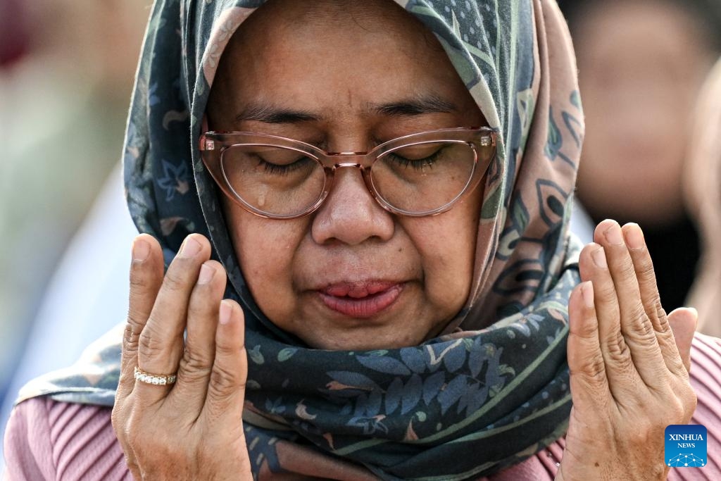 A woman participates in the Eid al-Fitr praying at Sunda Kelapa Port in Jakarta, Indonesia, March 31, 2025. (Photo: Xinhua)