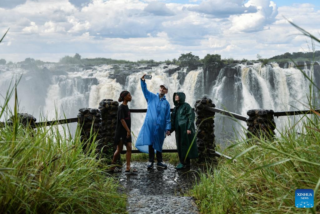 Tourists enjoy the scenery of Victoria Falls in Zambia on March 29, 2025. (Photo: Xinhua)