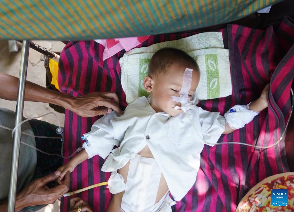 A child injured in an earthquake receives medical treatment at a hospital in Nay Pyi Taw, Myanmar, March 31, 2025. (Photo: Xinhua)
