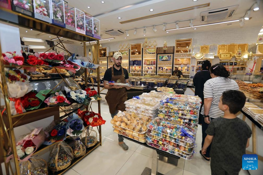 People buy traditional sweets at a store ahead of Eid al-Fitr, which marks the end of the Islamic holy fasting month of Ramadan, in Baghdad, Iraq, March 30, 2025. (Photo: Xinhua)