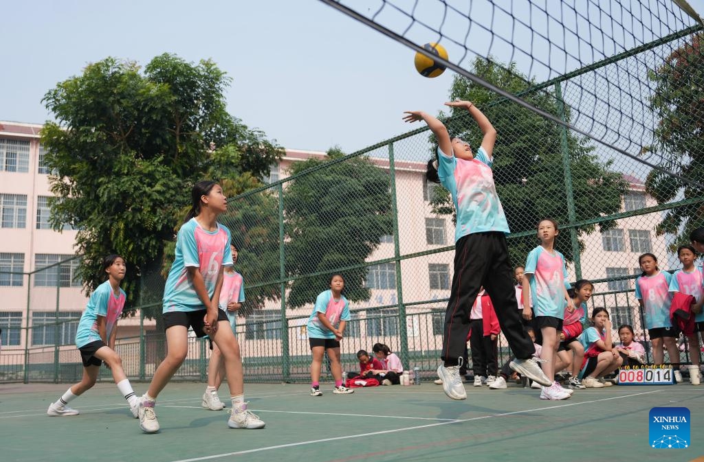 Pupils play volleyball on the playground at a primary school in Ruili, southwest China's Yunnan Province, March 31, 2025. (Photo: Xinhua)
