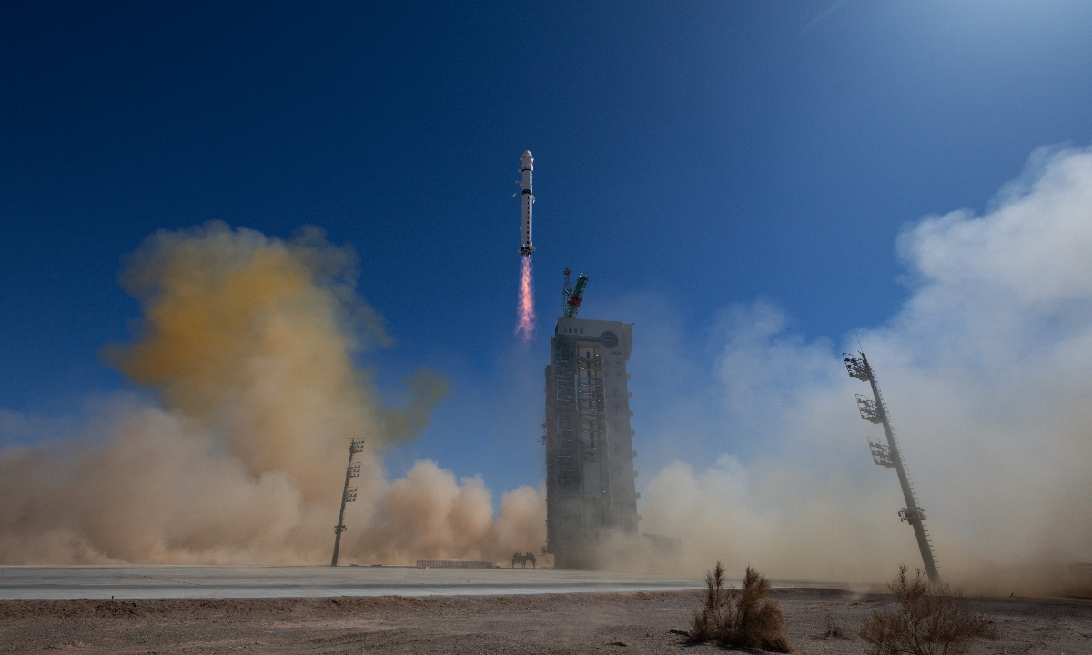 A Long March-2D carrier rocket carrying a test satellite for satellite internet technology blasts off from the Jiuquan Satellite Launch Center in Northwest China's Gansu Province on April 1, 2025. The satellite was launched at 12:00 pm, after which it entered its planned orbit successfully. Photo: VCG