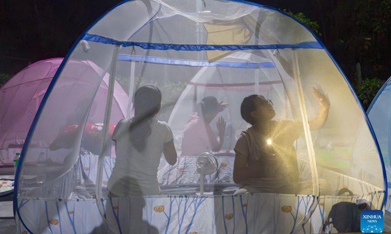 People swat mosquitoes in mosquito nets in Mandalay, Myanmar, March 31, 2025. The weather in Mandalay is hot recently, and the temperature can reach 40 degrees Celsius during the day. (Photo: Xinhua)