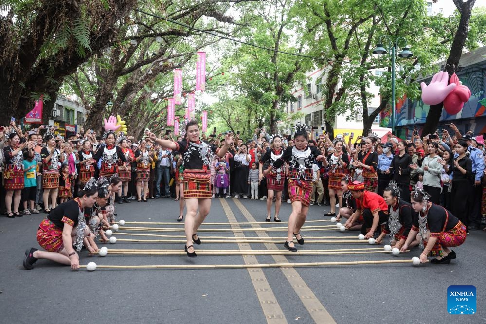People perform the bamboo dance during a Sanyuesan celebration in Wuzhishan City of south China's Hainan Province, March 31, 2025. Local people held various events in Wuzhishan to celebrate the Sanyuesan Festival which falls on the third day of the third lunar month. (Photo: Xinhua)