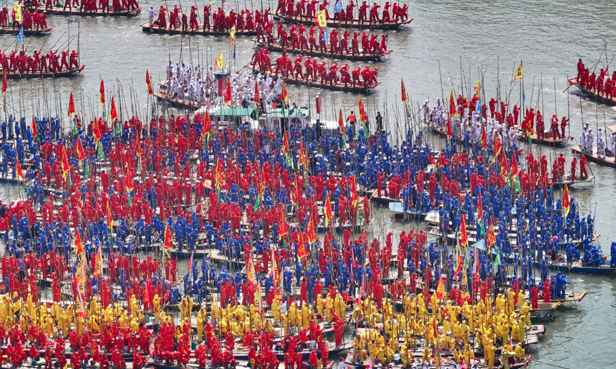 People gather for the 2025 Qintong Boat Festival held at Qinhu National Wetland Park in Jiangyan District of Taizhou, East China's Jiangsu Province, on April 6, 2025. Over 500 boats with more than 10,000 crew members participated in the centuries-old tradition. The Qintong Boat Festival was listed as a state-level intangible cultural heritage in 2008. Photo: cnsphoto
