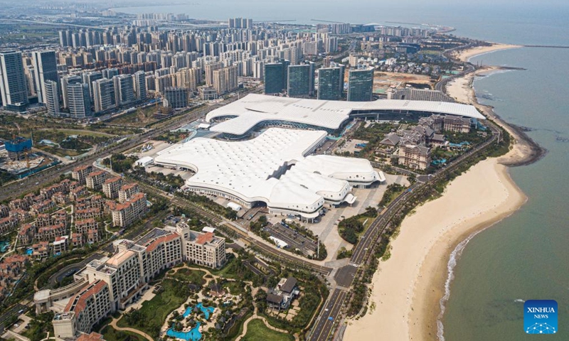 An aerial photo taken on April 4, 2025 shows an exterior view of the Hainan International Convention and Exhibition Center, the main venue for the upcoming fifth China International Consumer Products Expo, in Haikou, south China's Hainan Province. The fifth CICPE is scheduled for April 13 to 18 here. The expo, a key platform for global trade and consumption trends, has drawn the participation of over 4,100 brands from 71 countries and regions.（Photo: xinhua)