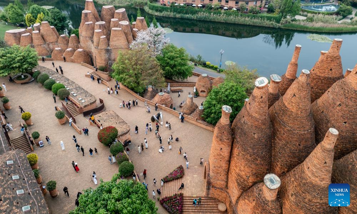 An aerial drone photo taken on April 5, 2025 shows tourists visiting Dongfengyun Town in Mile City, Honghe Hani and Yi Autonomous Prefecture, southwest China's Yunnan Province. During this year's three-day Qingming Festival holiday, citizens and tourists came to this city's Huquan Ecological Park, Dongfengyun Town, Honghe Nativeland and other places to enjoy the spring scenery  (Photo: Xinhua)
