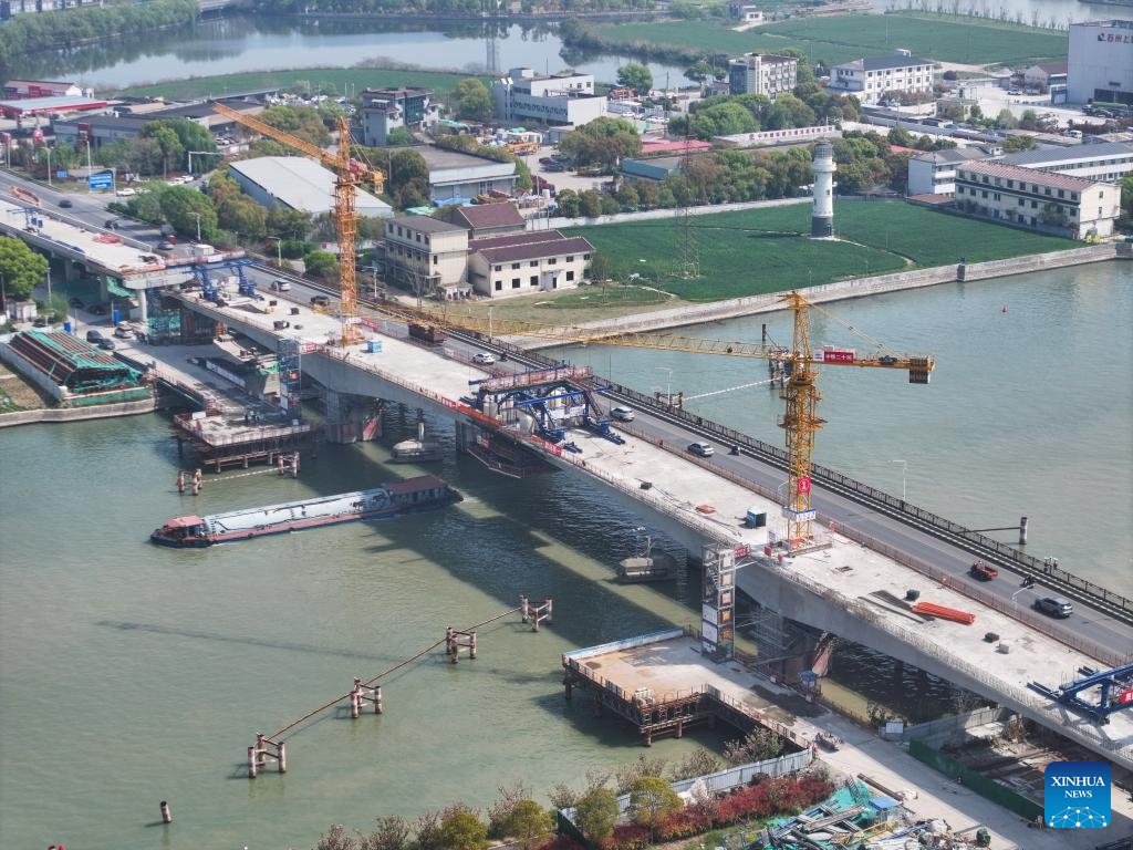 An aerial drone photo taken on April 8, 2025 shows a vessel passing under the Pingwang Bridge in Suzhou, east China's Jiangsu Province. The Pingwang Bridge, a project of the east part of the Chang-Hu-Shen (Changxin-Huzhou-Shanghai) navigation channel (Jiangsu section) improvement project, is under construction. (Photo: Xinhua)