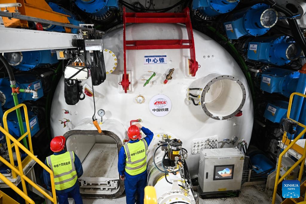 Technical staff conduct inspection inside Jianghai, a giant self-developed tunnel boring machine deployed for the construction of the Haitai Yangtze River Tunnel, in Haimen, east China's Jiangsu Province on April 9, 2025. China on Wednesday deployed a giant self-developed tunnel boring machine (TBM) for the construction of the world's longest underwater highway TBM tunnel. (Photo: Xinhua)