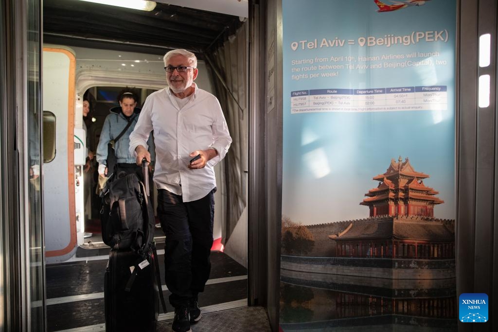Passengers disembark from a Hainan Airlines aircraft, the first resumed direct flight between Beijing and Tel Aviv, at Ben-Gurion International Airport near Tel Aviv, Israel, on April 10, 2025. Direct flights between Beijing and Tel Aviv resumed on Thursday, as a Hainan Airlines aircraft successfully landed at Ben-Gurion International Airport early in the morning, marking the end of an 18-month hiatus. (Photo: Xinhua)