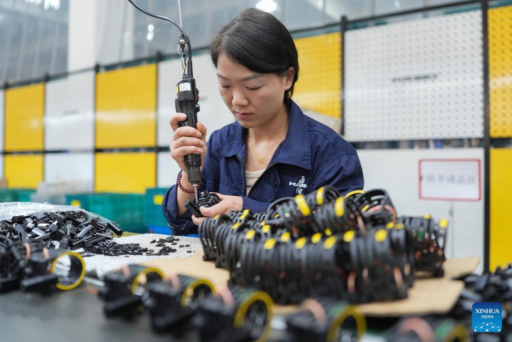 A staff member works at a workshop of a precision machinery manufacturing company in Beilun District of Ningbo City, east China's Zhejiang Province, April 10, 2025. In recent years, Beilun District has tailored its development plans for key industrial chains, continuously enhancing the level of digital transformation among enterprises in the region, aiming to develop a number of advantageous industrial clusters and leading enterprises. (Photo: Xinhua)
