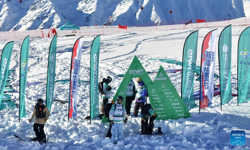 An aerial photo taken on Dec. 4, 2024 shows staff members working on the competition venue for the FWT (Freeride World Tour) qualifier at Jikepulin International Ski Resort in Altay Prefecture, northwest China's Xinjiang Uygur Autonomous Region. In recent years, with the abundant ice and snow resources of the Altay and Tianshan Mountains, Xinjiang are drawing increasing numbers of skiers and snowboarders, driven by China's expanding winter sports industry and ice-and-snow economy. (Photo: Xinhua)