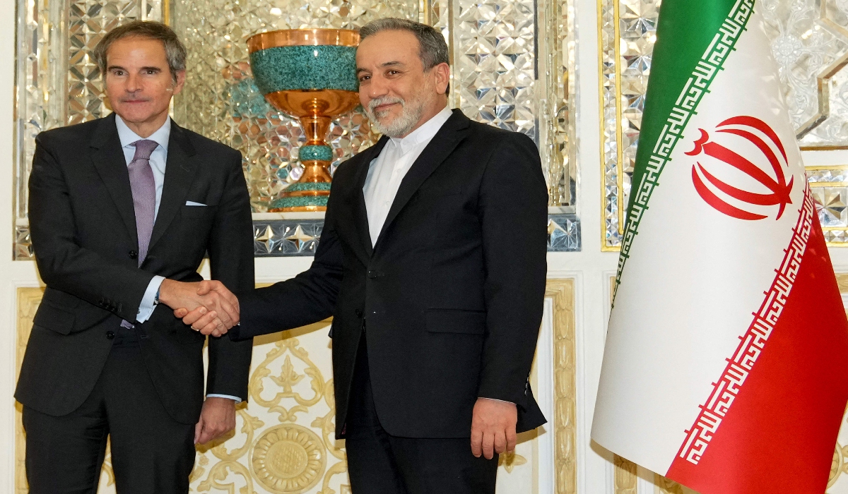 This handout picture provided by the Iranian foreign ministry shows Iran's Foreign Minister Abbas Araghchi (R) receiving International Atomic Energy Agency (IAEA) Director-General Rafael Grossi (L) at the Foreign Ministry headquarters in Tehran on April 16, 2025. Photo；VCG