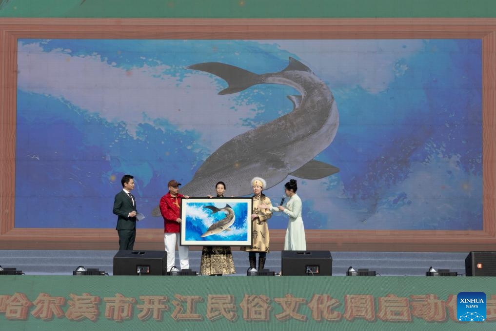 A painting made from fish skin, birch bark and straw is displayed during the launching ceremony of a Kaijiang folk culture week in Harbin, northeast China's Heilongjiang Province, April 16, 2025. Kaijiang refers to the annual springtime thawing of ice-covered rivers in northeast China. As people in Harbin on Wednesday kicked off a folk culture week to celebrate the thawing of Songhua River, many activities such as rituals and traditional performances were held to showcase the region's ethnic heritage. (Photo: Xinhua)