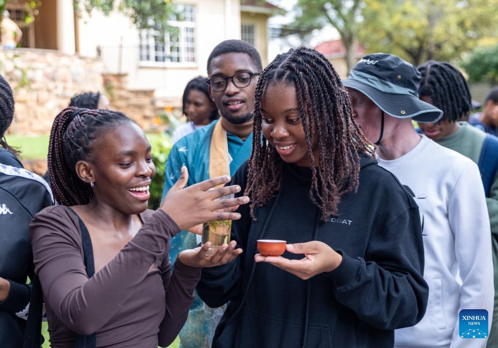 Students taste Chinese tea during an event celebrating the upcoming International Chinese Language Day at the Confucius Institute at the University of Johannesburg in Johannesburg, South Africa, April 17, 2025. (Photo: Xinhua)