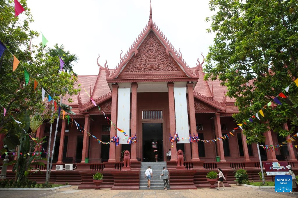 Visitors visit the National Museum of Cambodia in Phnom Penh, Cambodia, April 16, 2025. Phnom Penh, capital of the Kingdom of Cambodia, is located beside the confluence of the Mekong and Tonle Sap rivers. The coexistence of traditional architecture and modern buildings endows the city with life and vitality. (Photo: Xinhua)