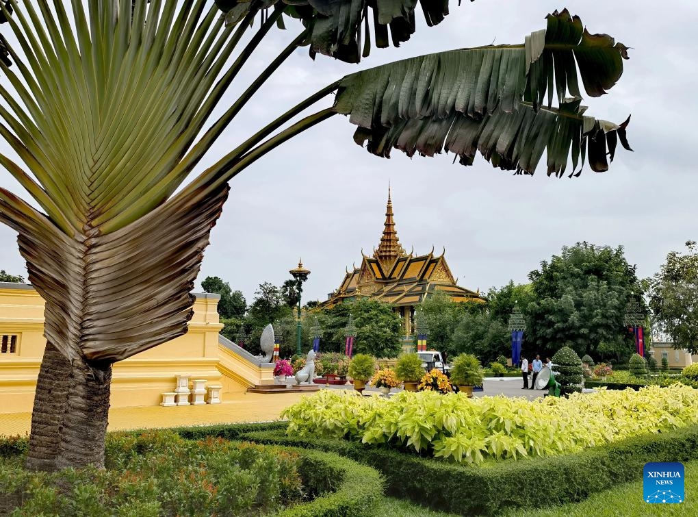 This photo taken on April 15, 2025 shows the Royal Palace in Phnom Penh, Cambodia. Phnom Penh, capital of the Kingdom of Cambodia, is located beside the confluence of the Mekong and Tonle Sap rivers. The coexistence of traditional architecture and modern buildings endows the city with life and vitality. (Photo: Xinhua)