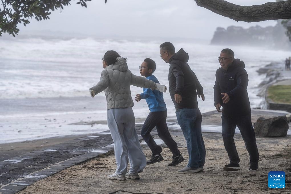 People feel the wind at the seaside in Auckland, New Zealand, April 17, 2025. Ex-Tropical Cyclone Tam has unleashed severe weather across New Zealand's Northland and Auckland, leaving thousands without power and causing widespread damage as it tracks southward. (Photo: Xinhua)