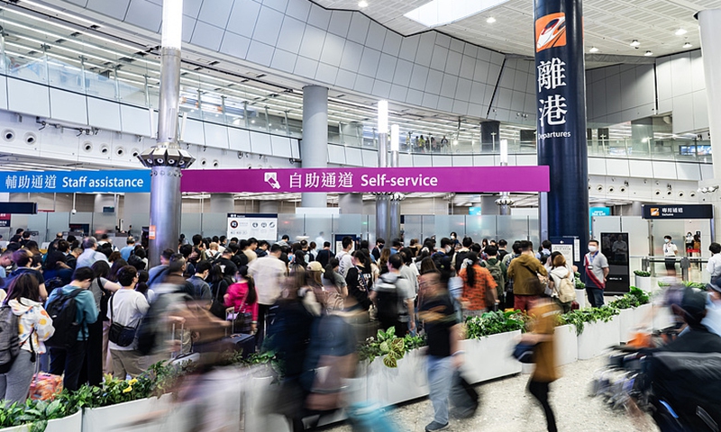 Passengers prepare to travel during the Easter holiday by high-speed rail at the West Kowloon Station in Hong Kong on April 18, 2025.  Photo: VCG