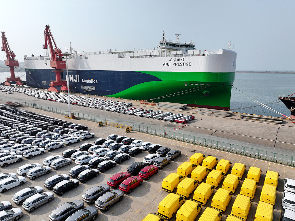 A ro-ro ship docks at a pier in Lianyungang port, East China's Jiangsu Province on April 22, 2025 to load vehicles headed to the Mexican market. In the first quarter of 2025, exports of new-energy vehicles through the port increased 200 percent year-on-year. Photo: VCG
