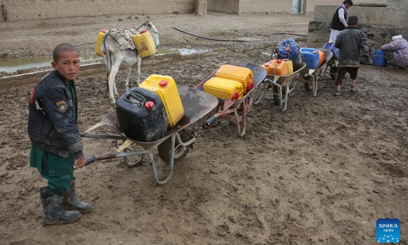 People fetch water from a public water storage in a flood-affected area of Burka district in northern Baghlan province, Afghanistan, April 20, 2025. (Photo: Xinhua)