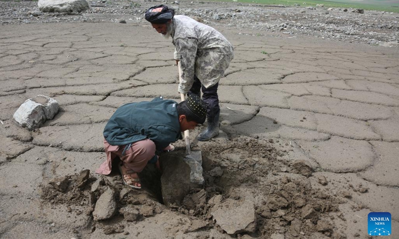 Farmers work on agricultural land affected by recent floods in Burka district in northern Baghlan province, Afghanistan, April 20, 2025. (Photo: Xinhua)