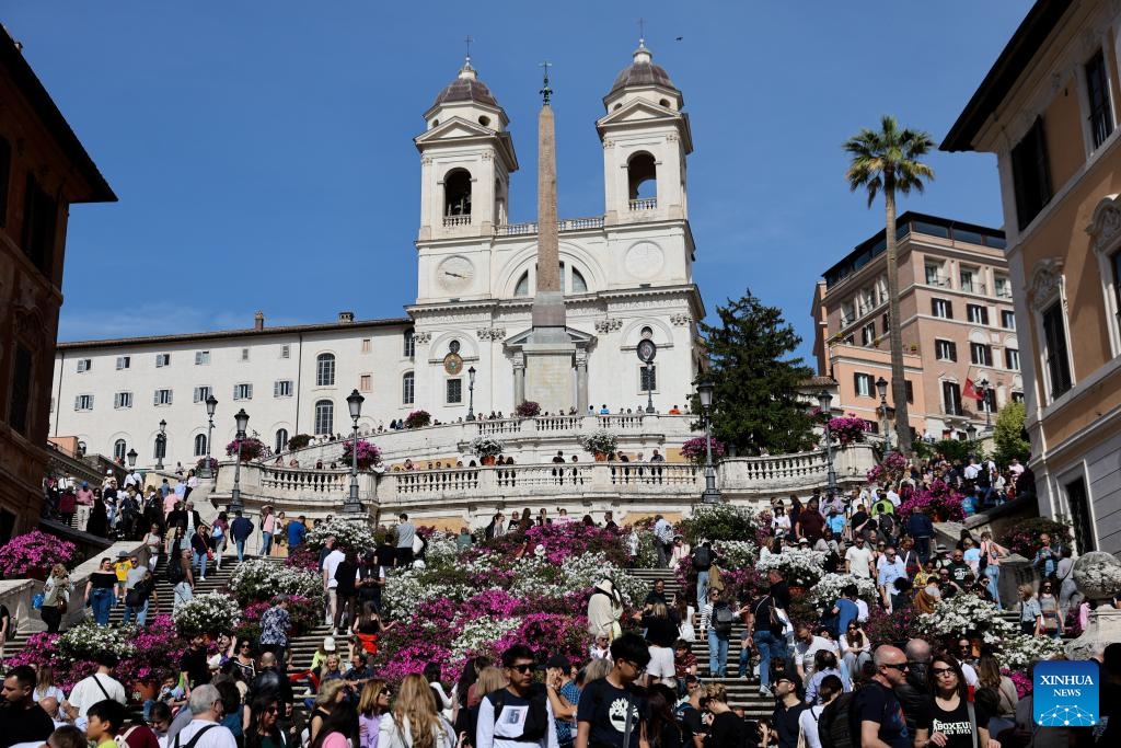 Tourists enjoy leisure time at the Spanish Steps in Rome, Italy, during the Easter holiday on April 21, 2025. (Photo: Xinhua)