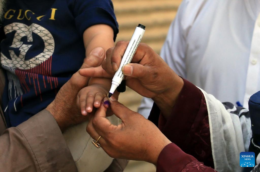 A health worker marks a child after giving the child polio vaccination drops during the National Immunization Days campaign in northwest Pakistan's Peshawar on April 21, 2025. Pakistan has confirmed its seventh polio case of the year after the virus was detected in a child from the northwest Khyber Pakhtunkhwa province, the Ministry of National Health Services said in a statement on Wednesday. (Photo: Xinhua)