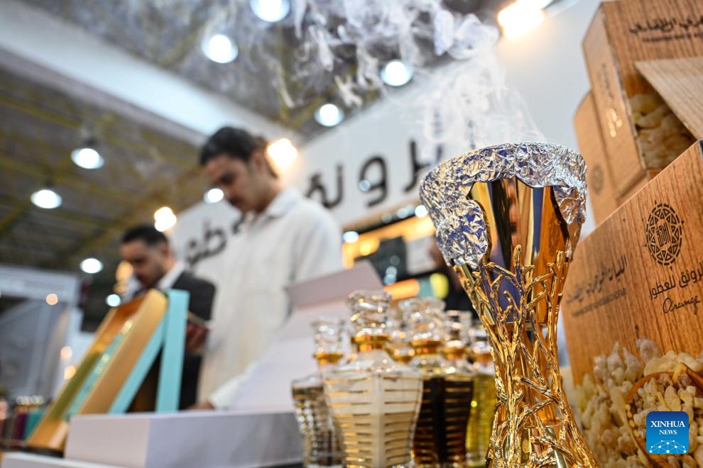 People attend a perfume exhibition in Hawalli Governorate, Kuwait, April 22, 2025. The perfume exhibition opened here on Tuesday and will last until May 5. (Photo: Xinhua)