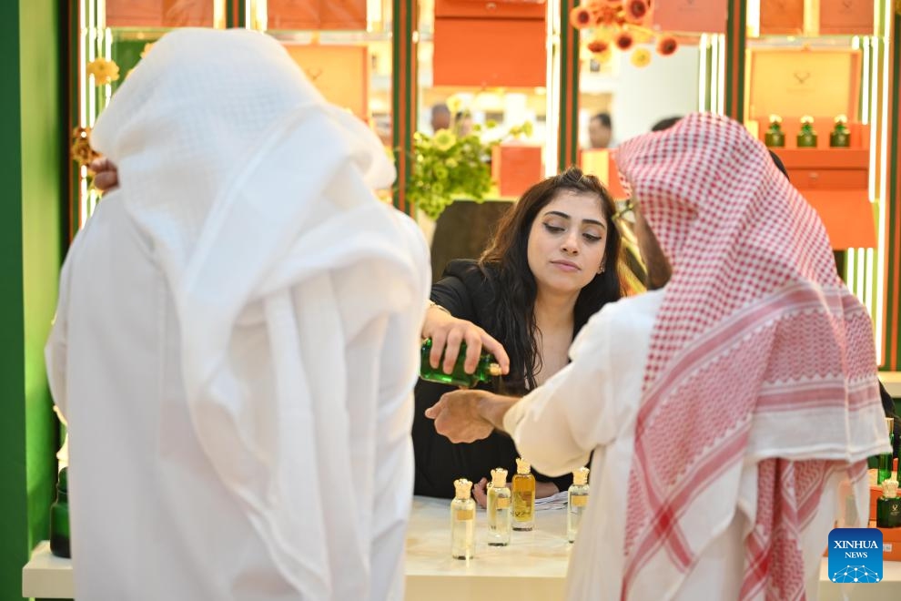 People try perfumes during a perfume exhibition in Hawalli Governorate, Kuwait, April 22, 2025. The perfume exhibition opened here on Tuesday and will last until May 5. (Photo: Xinhua)