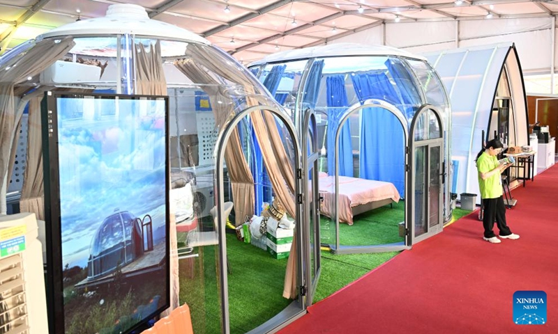 This photo taken on April 23, 2025 shows an area featuring integrated housing products at the 137th edition of the Canton Fair in Guangzhou, south China's Guangdong Province. The second phase of the 137th edition of the Canton Fair themed on quality home furnishings opened on Wednesday. An area featuring integrated housing products was set up for the first time at the event to showcase mobile houses, modular houses, expandable houses and other related products. (Photo: Xinhua)